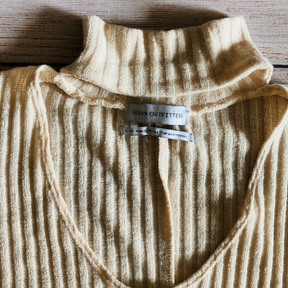 Urban Outfitters Sweater - Picture 6 of 9